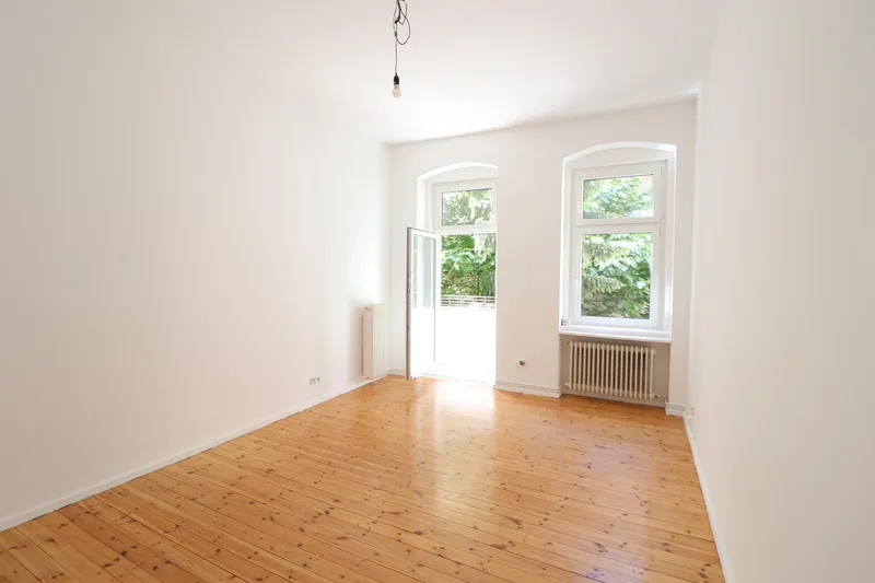 Frisch sanierte 2-Zimmer Altbauwohnung im Brüsseler Kiez | mit Balkon — photo 1
